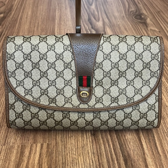 A127- 💯 % authentic Gucci Clutch bag - Picture 1 of 17